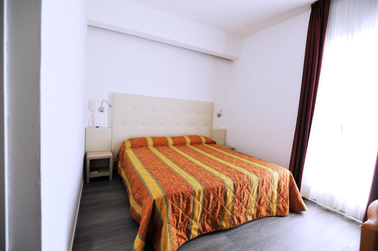 קאורלה Hotel Marzia Holiday Queen מראה חיצוני תמונה