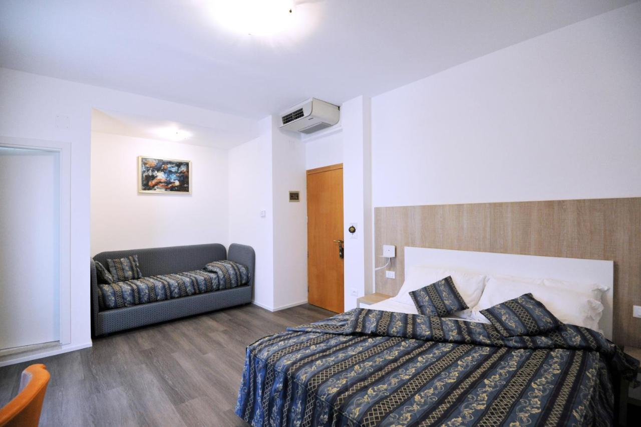 קאורלה Hotel Marzia Holiday Queen מראה חיצוני תמונה