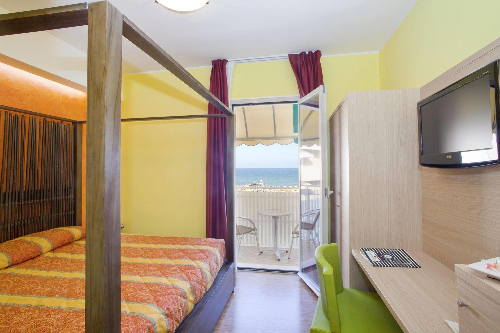קאורלה Hotel Marzia Holiday Queen מראה חיצוני תמונה